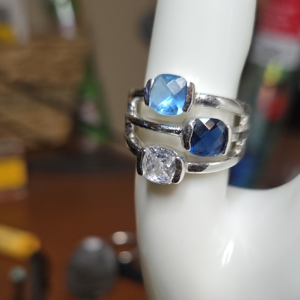 Elegant Silver and Blue Stone Ring Set - Picture 2 of 5